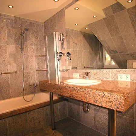 Reet-maisonete-hausteil-sonnenkamp